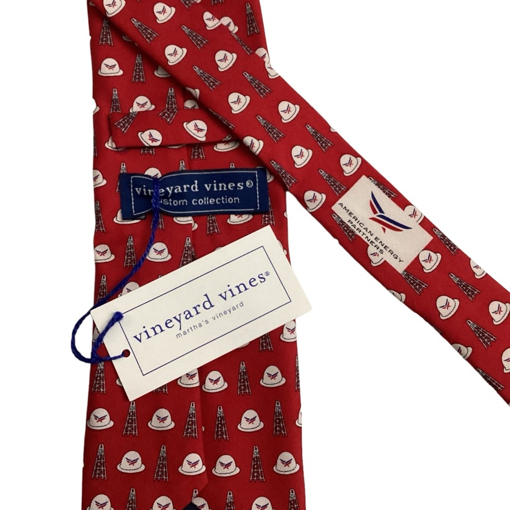 NWT Vineyard Vines Red Custom AEP Oilfield Hard Hat Novelty Corporate Silk Tie - Picture 3 of 5